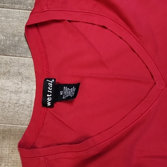 Wet Seal brand TSHIRT - Picture 6 of 8